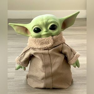 Star Wars The Mandalorian Squeeze & Blink Grogu Plush Toy